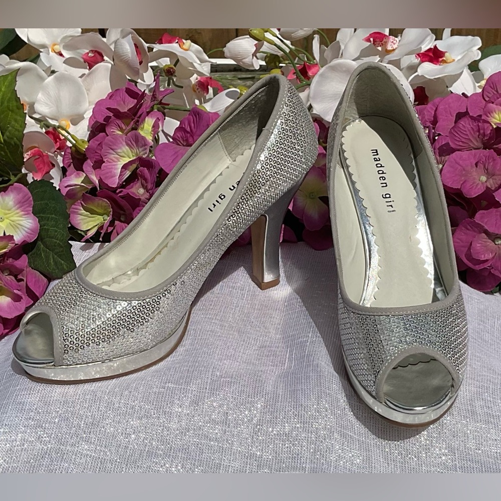 EUC Steve Madden Luckie Silver Sequin Heels Size 10
